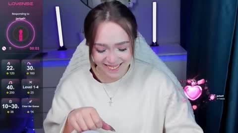 hello Im Eva online show from December 2, 5:15 pm