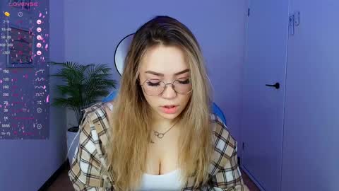 Snapshot of hottease_pvt chatting on February 5, 1:47 am hello Im Eva online show from February 5, 1:47 am