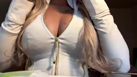 hottie940534 online show from January 11, 11:10 pm