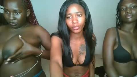 hottie_mistie online show from April 16, 9:39 pm