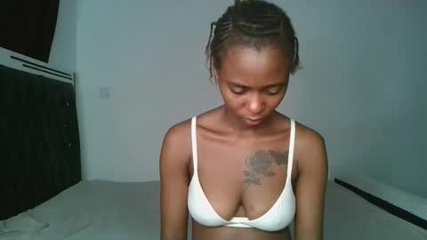 hottie_mistie online show from April 15, 9:32 am