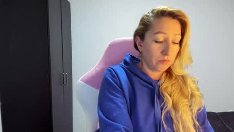 hottychrystal online show from February 7, 1:53 am