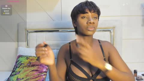 Snapshot of huddah_cam chatting on December 17, 11:28 am huddah online show from December 17, 11:28 am