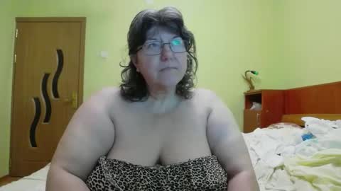 HugeTitsXXX online show from February 2, 4:37 am