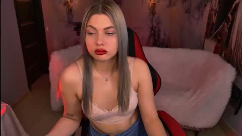 hyileyclark online show from March 19, 1:26 pm