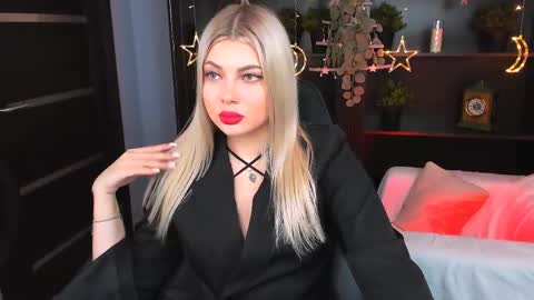 hyileyclark online show from April 18, 9:23 am