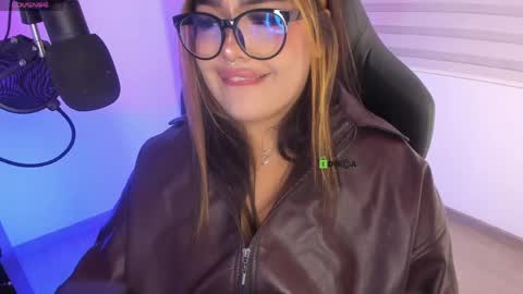 Ari online show from April 18, 1:52 am