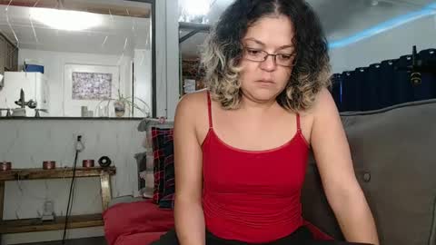 Snapshot of i_fetishize_u chatting on March 7, 3:28 pm ShortStuff online show from March 7, 3:28 pm