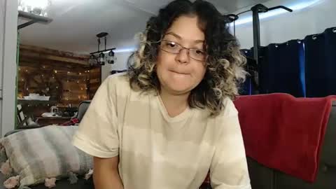Snapshot of i_fetishize_u chatting on March 11, 2:29 pm ShortStuff online show from March 11, 2:29 pm