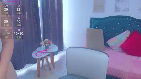 Paula online show from December 2, 2:30 pm