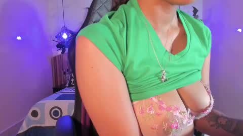 Snapshot of iamnayuta chatting on October 8, 8:24 pm Nayuta online show from October 8, 8:24 pm
