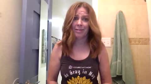 iampoppyy online show from October 27, 1:50 pm