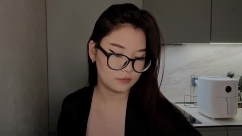 iamyuki_ online show from December 21, 10:19 am