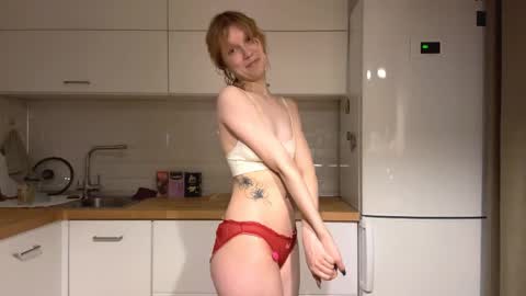 Sarah online show from April 4, 6:29 pm