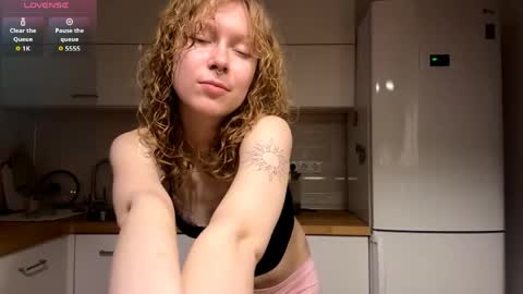 Sarah online show from April 15, 6:08 pm