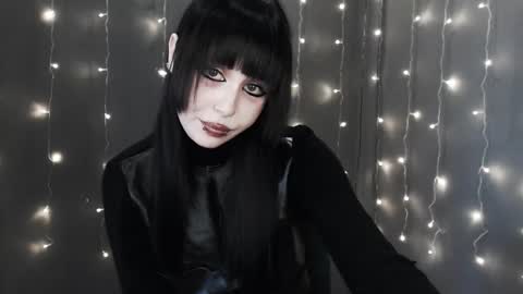 iiiiiiis online show from March 12, 1:47 pm