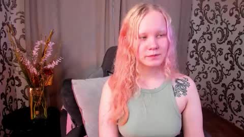 Snapshot of illando chatting on October 3, 3:55 am Annie online show from October 3, 3:55 am