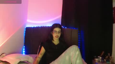 Ily Bea online show from December 22, 1:20 am