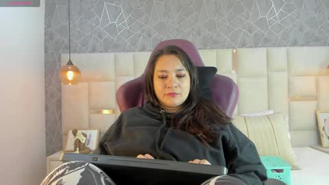 Alaya online show from January 31, 9:05 pm