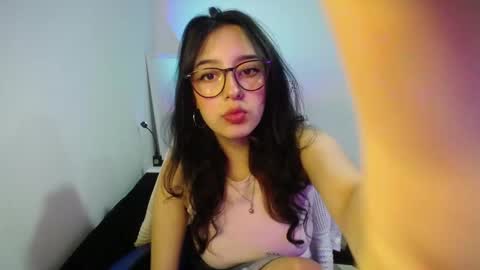 Snapshot of im_misssilver chatting on September 19, 3:05 am im_misssilver online show from September 19, 3:05 am