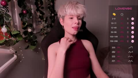 Mia online show from December 10, 5:11 pm