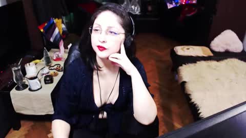 Empress online show from December 22, 6:44 pm