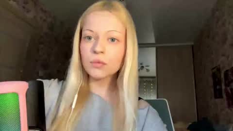 Lola online show from February 25, 12:48 pm