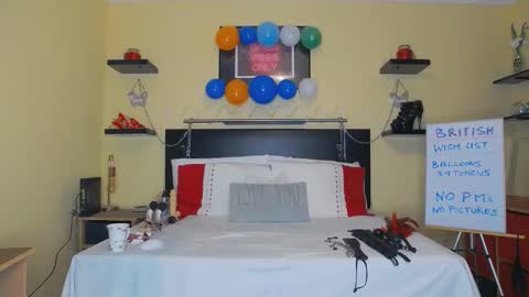 inannalove online show from February 17, 8:27 pm