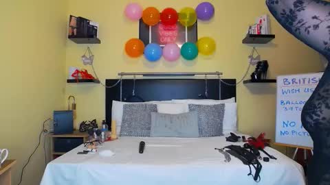 inannalove online show from September 28, 7:41 pm