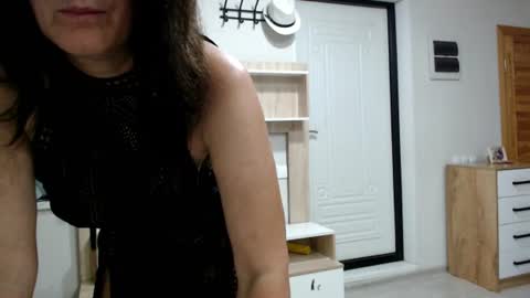 Della online show from July 19, 7:27 pm