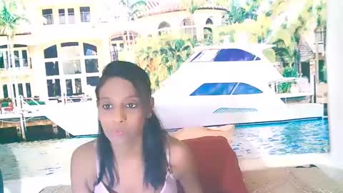 Leah online show from December 20, 6:40 am