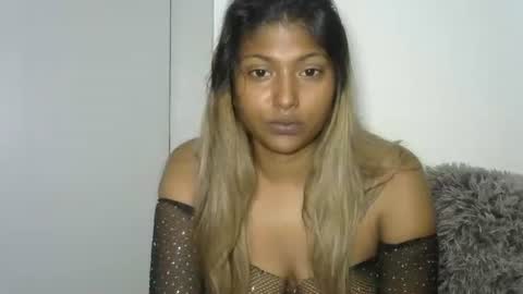 indianqtpie6 online show from October 27, 5:36 am