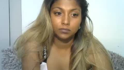 indianqtpie6 online show from November 17, 6:08 pm