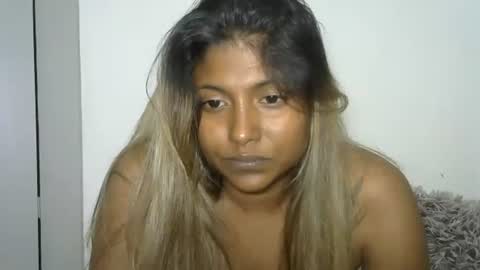 indianqtpie6 online show from September 28, 7:52 pm