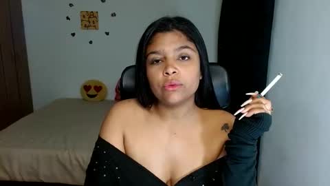 Snapshot of indica_18 chatting on October 22, 1:32 am Aleja vallejo online show from October 22, 1:32 am
