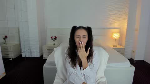 Ines Lyn online show from December 10, 6:01 am