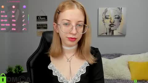 Mia online show from March 22, 1:28 pm