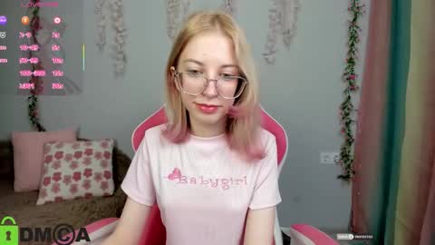 Mia online show from February 6, 3:59 pm