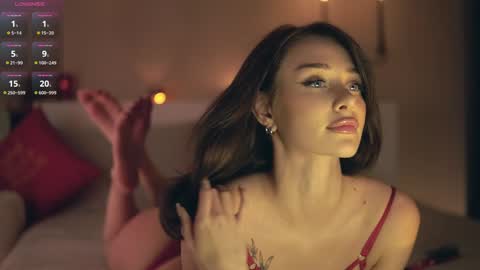 Im Senise Welcome to my room My instagram  online show from December 19, 6:45 am