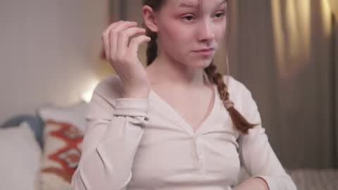 Avie online show from March 25, 6:33 pm