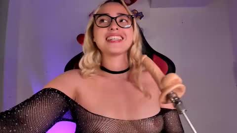 iris online show from February 19, 11:57 pm