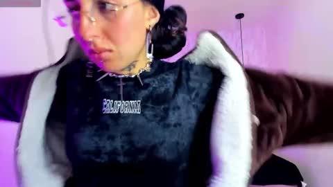 iris_77 online show from October 29, 8:22 pm