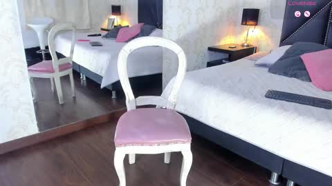 Queen Iris online show from March 20, 4:23 pm