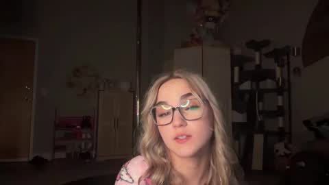 iris online show from February 23, 12:37 am