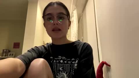 irisss31 online show from June 9, 7:35 pm