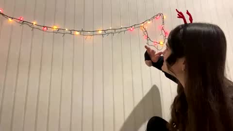 irisss31 online show from December 24, 5:02 pm