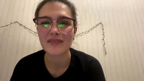 irisss31 online show from December 26, 7:27 pm