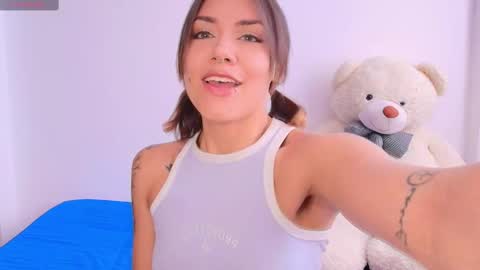 Snapshot of isa_laurentt chatting on February 18, 3:10 pm Isabella Laurentt  online show from February 18, 3:10 pm