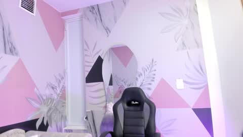    online show from March 7, 10:13 am