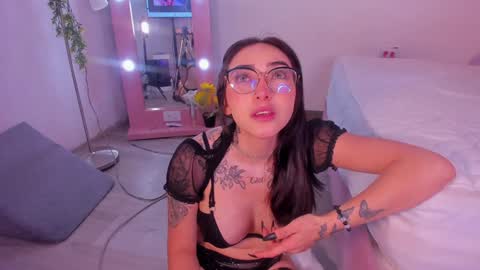 Snapshot of isa_redhair_ chatting on December 14, 6:24 am .... Connection time 900 pm to 500 amRest days Wednesday and Saturday online show from December 14, 6:24 am